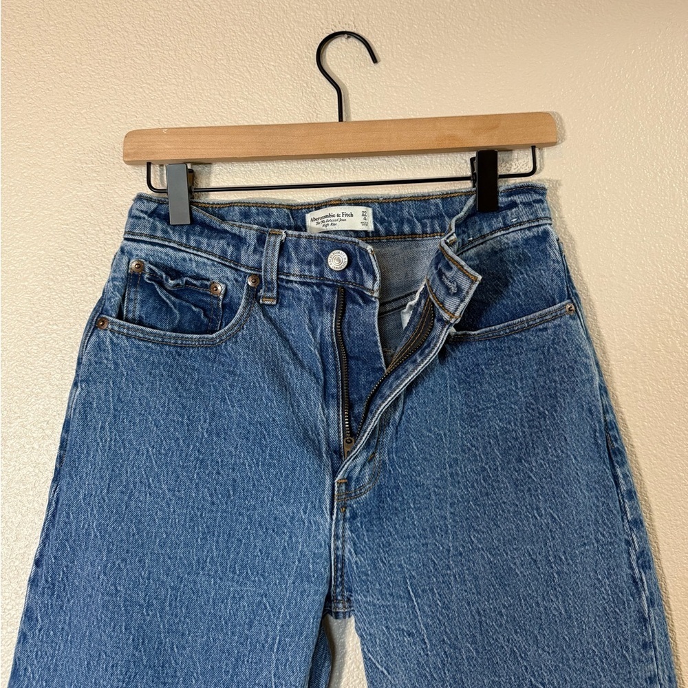 Abercrombie The 90’s Relaxed Jean High Rise 4 / 27 short - Picture 8 of 9